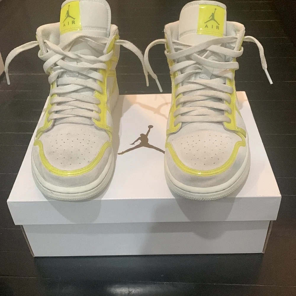 COPY - WMNS Air Jordan 1 Mid LX - Picture 4 of 5